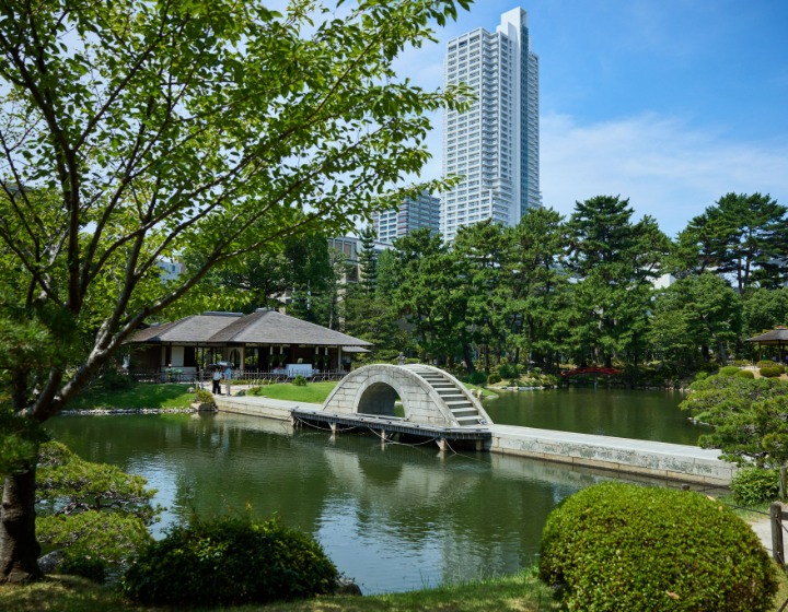 縮景園の池と跨虹橋