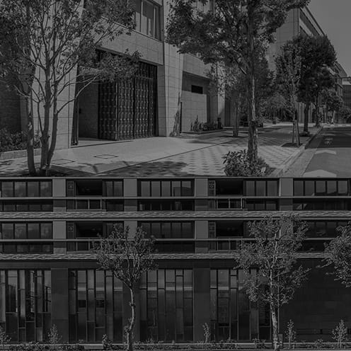 上:ザ・パークハウス グラン 三番町26［2024年9月竣工／分譲済］下:Brillia一番町［2019年10月竣工／分譲済］