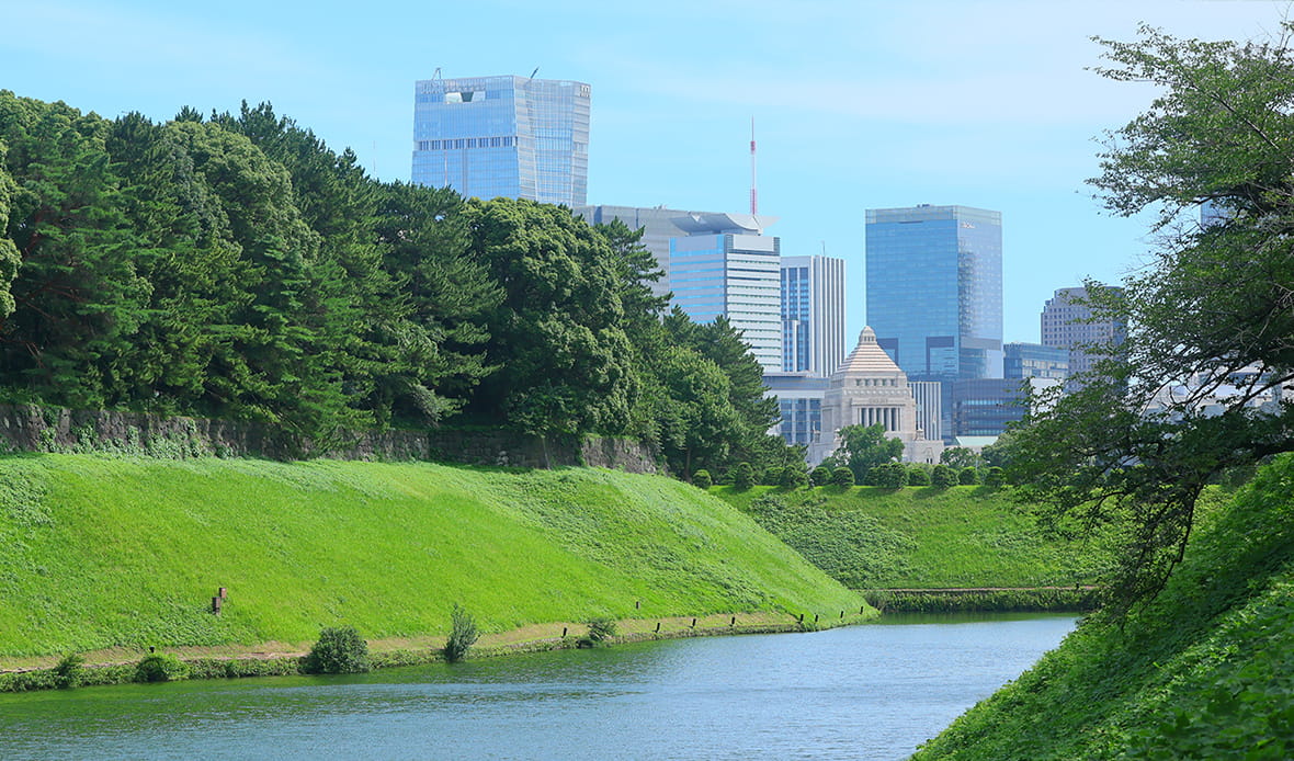 半蔵濠／徒歩7分・約560m